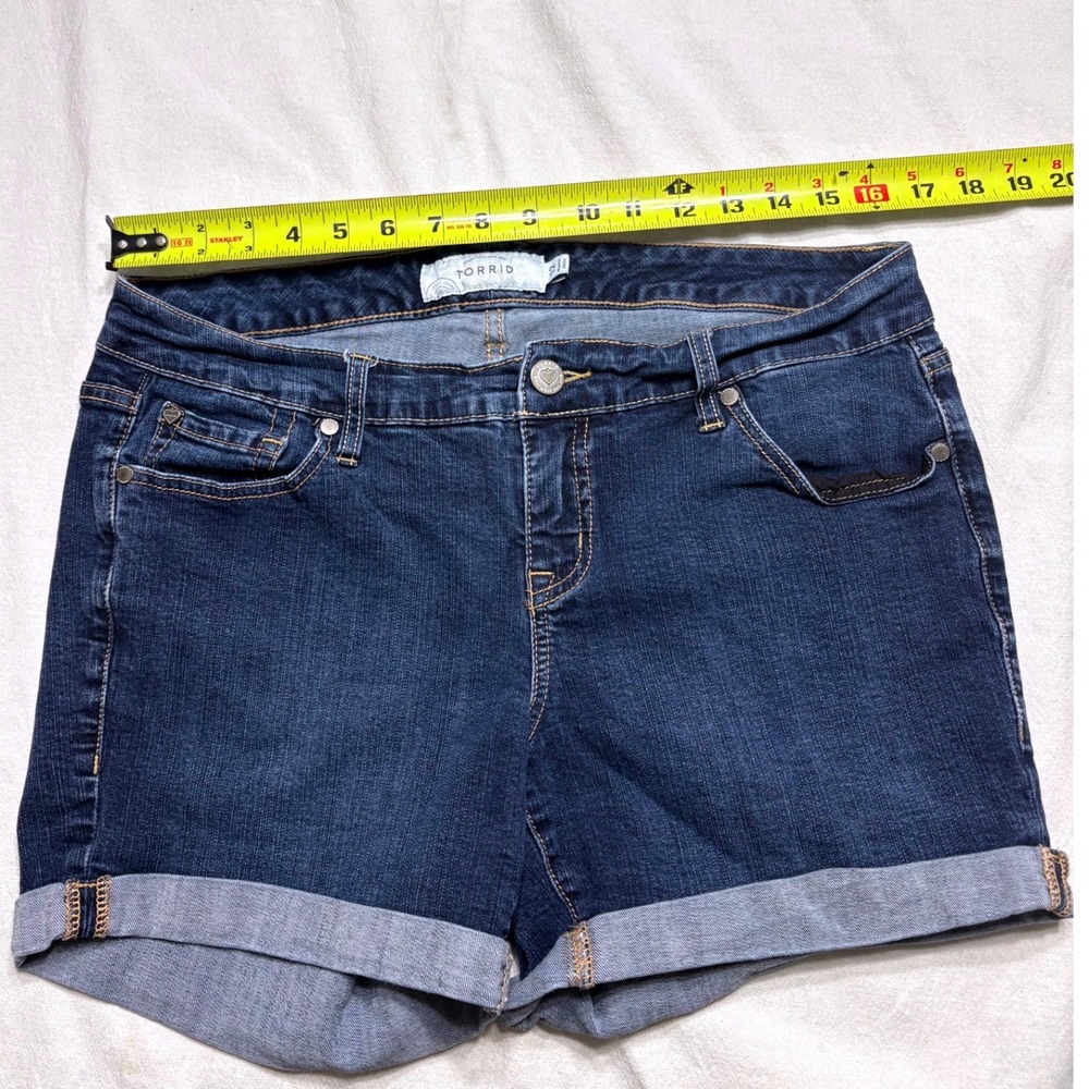 Torrid Womens Size 12 Dark Wash Cuffed Denim Shorts Stretch Mid Rise Jean Shorts - Picture 5 of 5